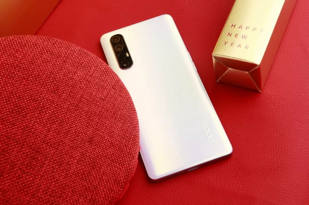 OPPO Reno3 Pro雾月白图赏：纤薄超轻的5G，怎会不爱