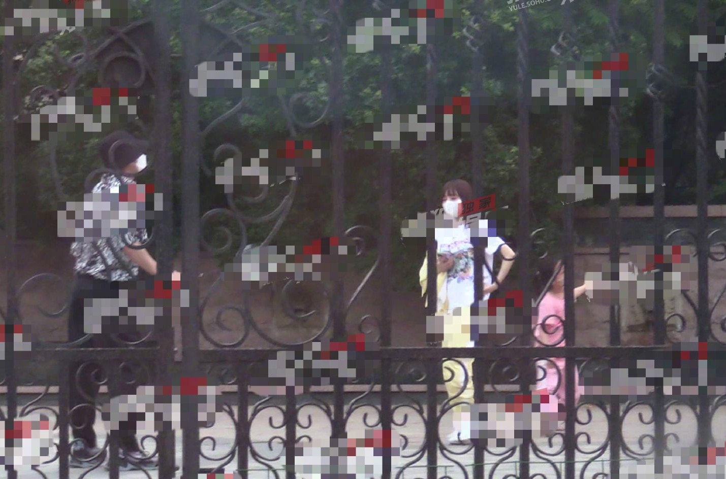 贾乃亮见甜心和前妻，精心打扮一番贼帅气，李