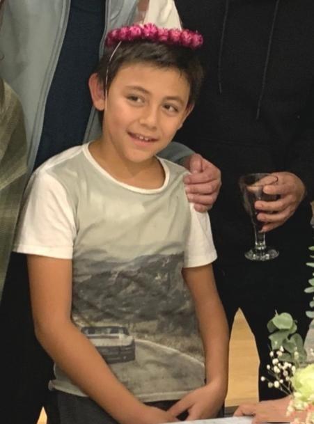 周华健儿子晒照被嘲，父子同框像兄弟，网友：混血儿子都长残了