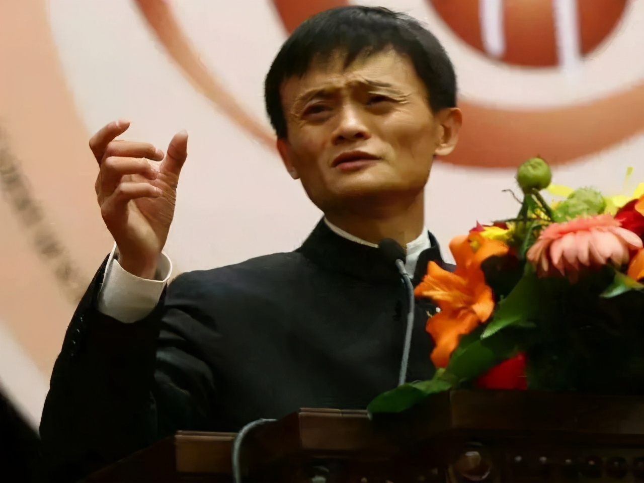 馬已經(jīng)服！資本家JACK馬和人民富豪的對決