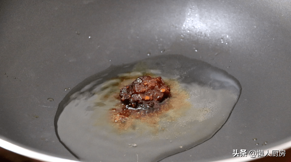 土豆别再炖肉了，教你一个新吃法，好吃到停不下来，比吃肉香