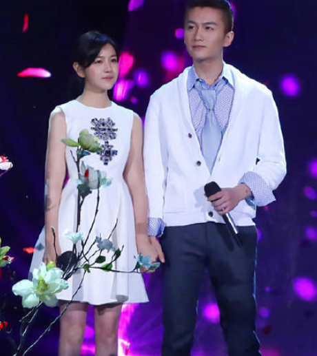 陈晓过生日低调庆生，陈妍希祝福很个性，陈晓称“这是最高愿望”