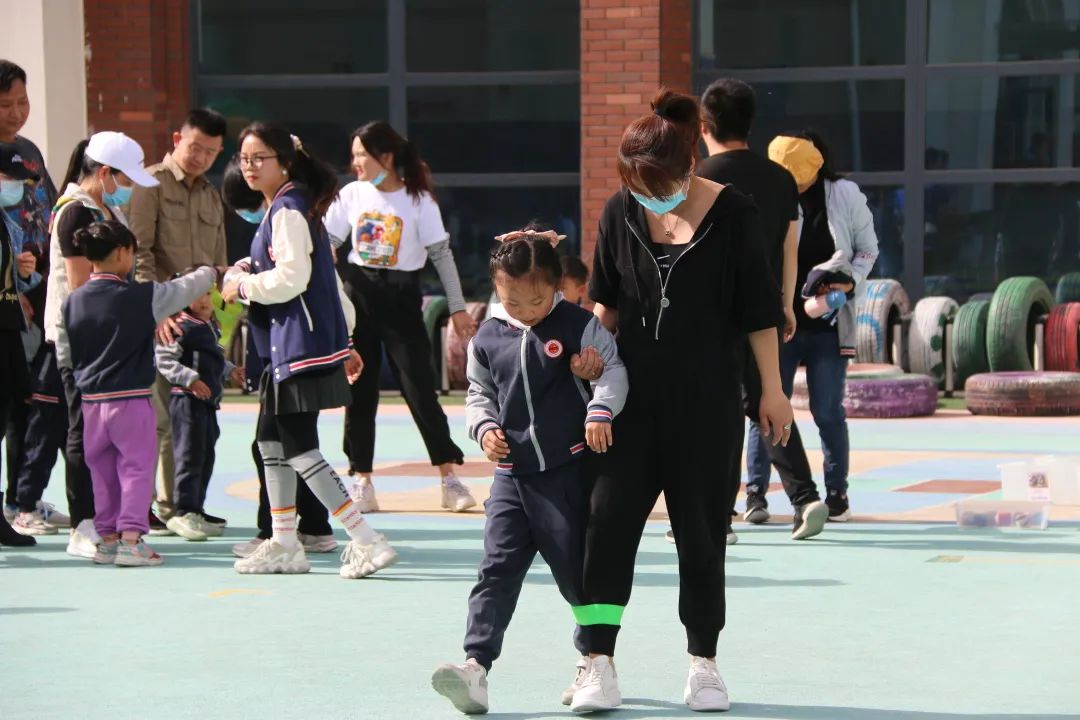英迪国际幼儿园“大手拉小手 欢乐总动员”春季亲子运动会圆满结束