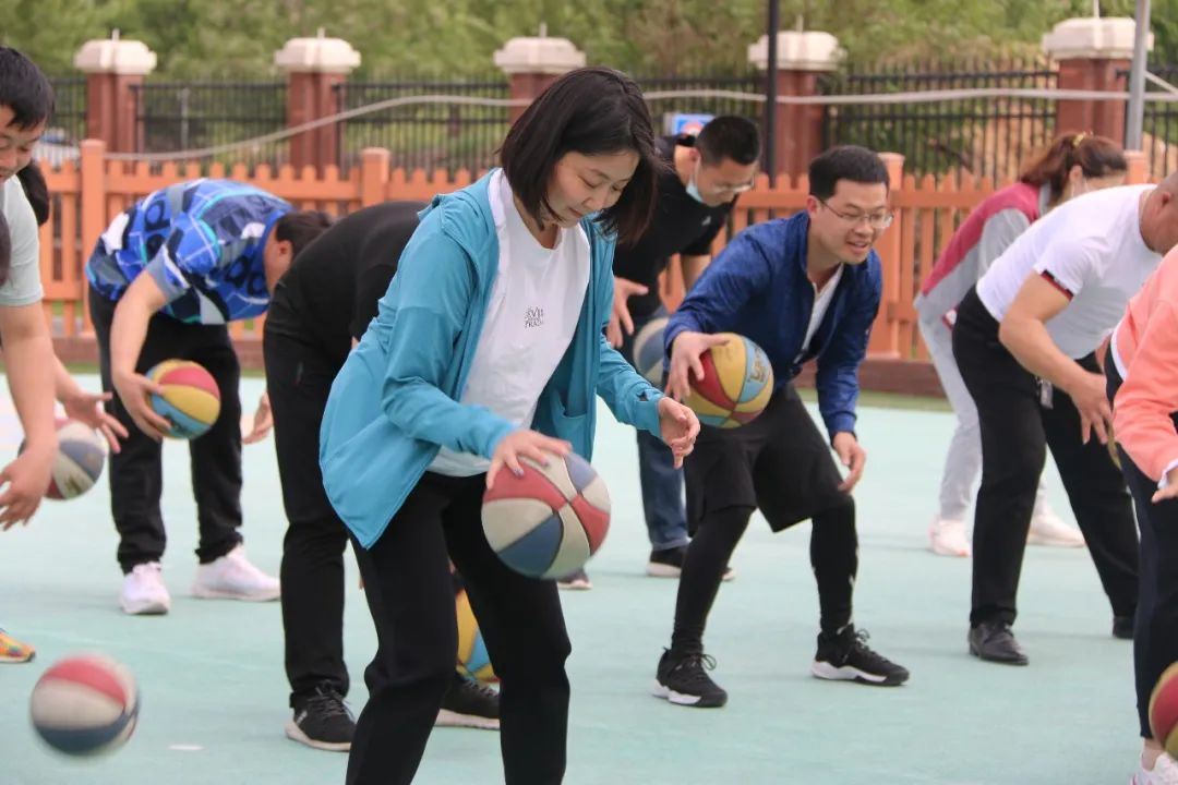 英迪国际幼儿园“大手拉小手 欢乐总动员”春季亲子运动会圆满结束