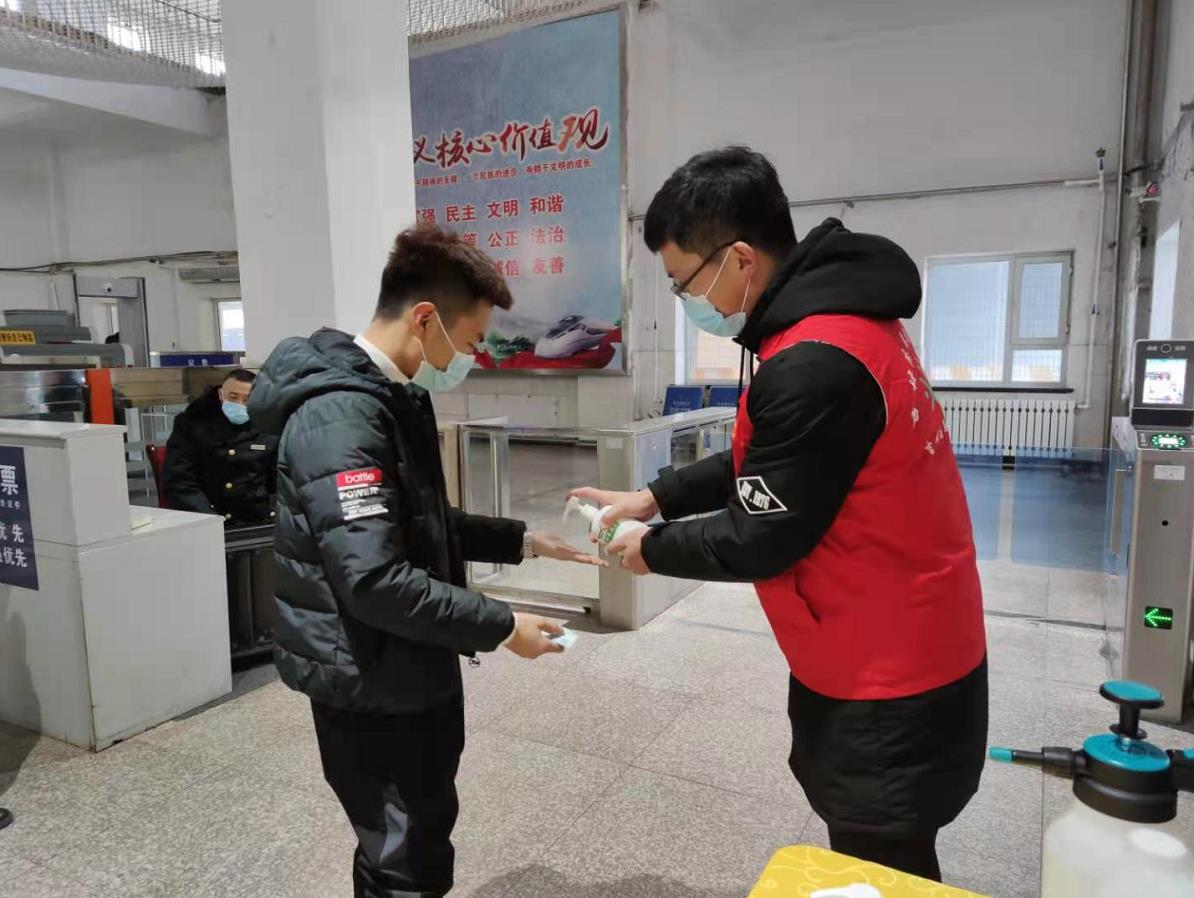 吉林云飞医药公司：为出行旅客义务消杀守护健康