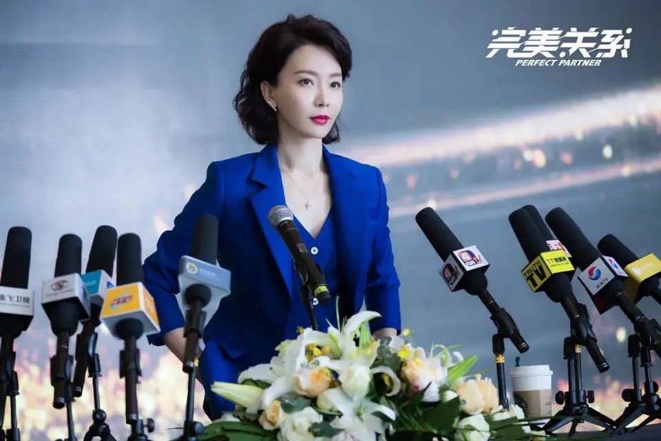 佟丽娅转型大花出演女总裁，熟龄大花为什么有着致命的魅力？