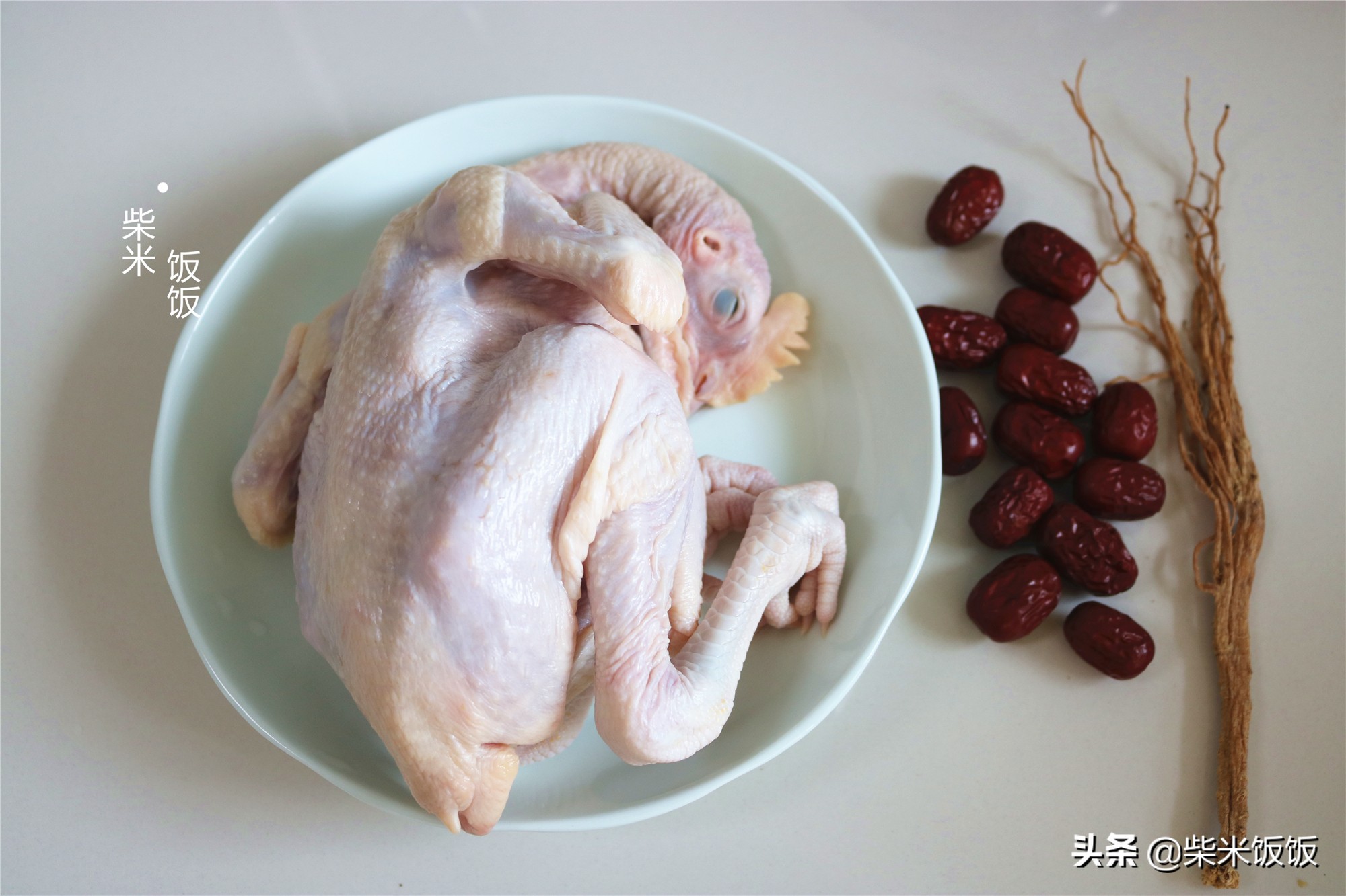 炖鸡汤，别放那么多香料，加这3样就够了，鸡汤鲜美又香醇