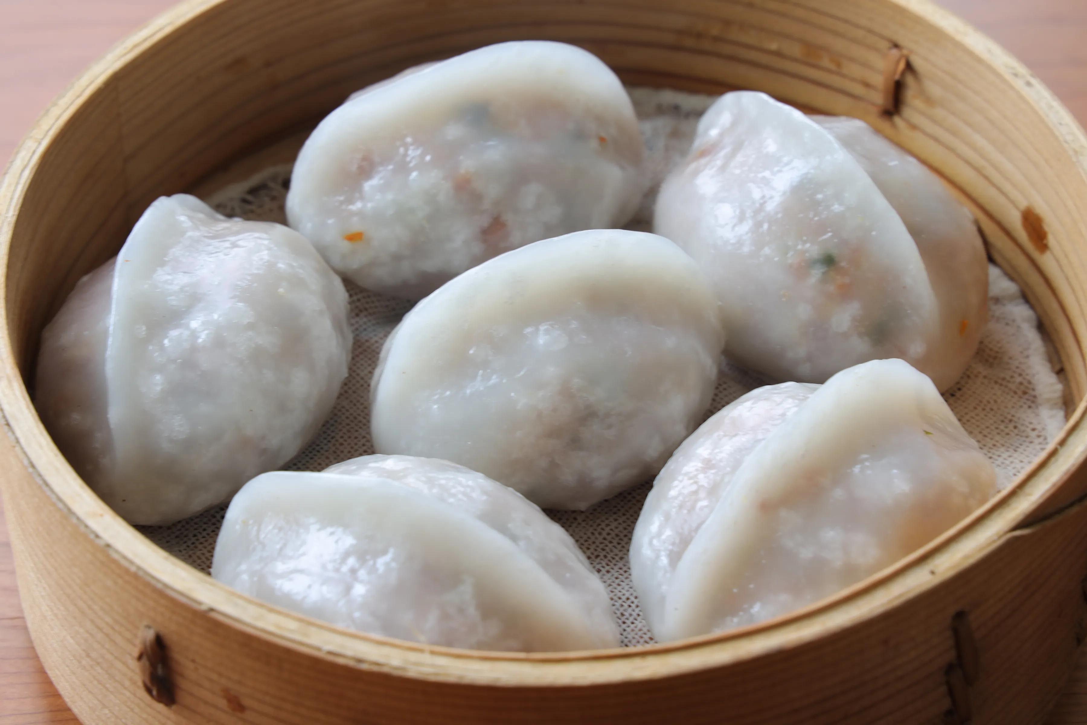 比包子饅頭還好吃，外皮有嚼勁，餡料滿滿，一次吃3個都不過癮！