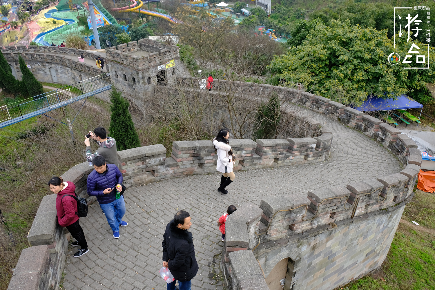 重庆开通洋人街直通车，洪崖洞出发1.5小时可达，往返收费50元