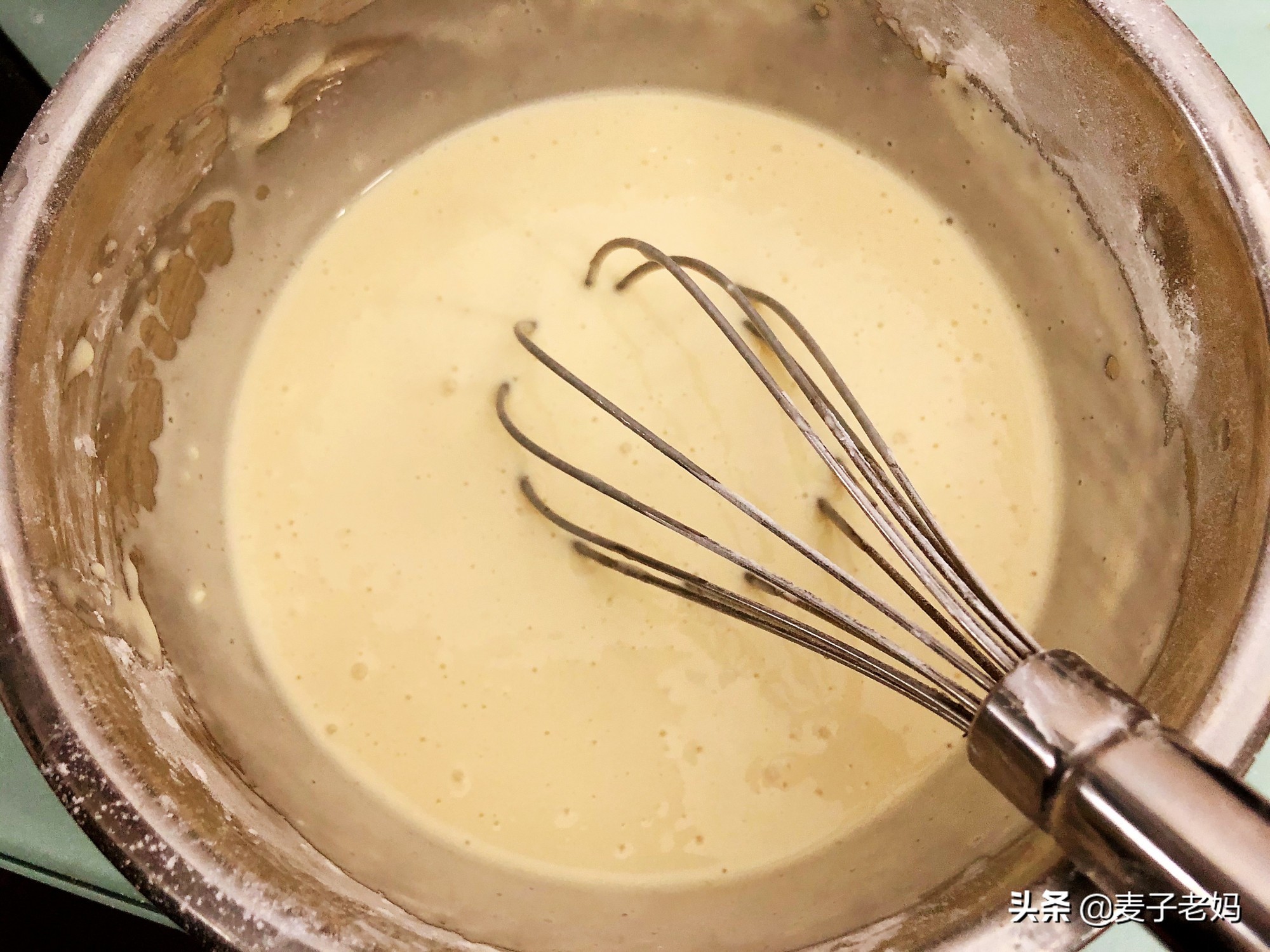 Pink of polished glutinous rice adds milk to mix, bake, outside fragile li of glutinous, added sweet yam stuffing to still can explode oar