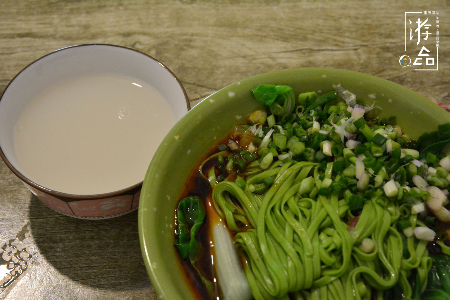 在重庆吃菠菜面条，没有肉却比小面还贵，老板每天限量供应