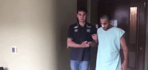 沙佩科恩斯重返巴甲，已成队长的空难幸存者捧