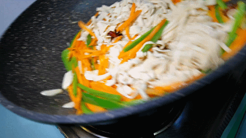 春天吃肉不如多吃素,豆皮這樣做最好吃,營養味美,家人都喜歡
