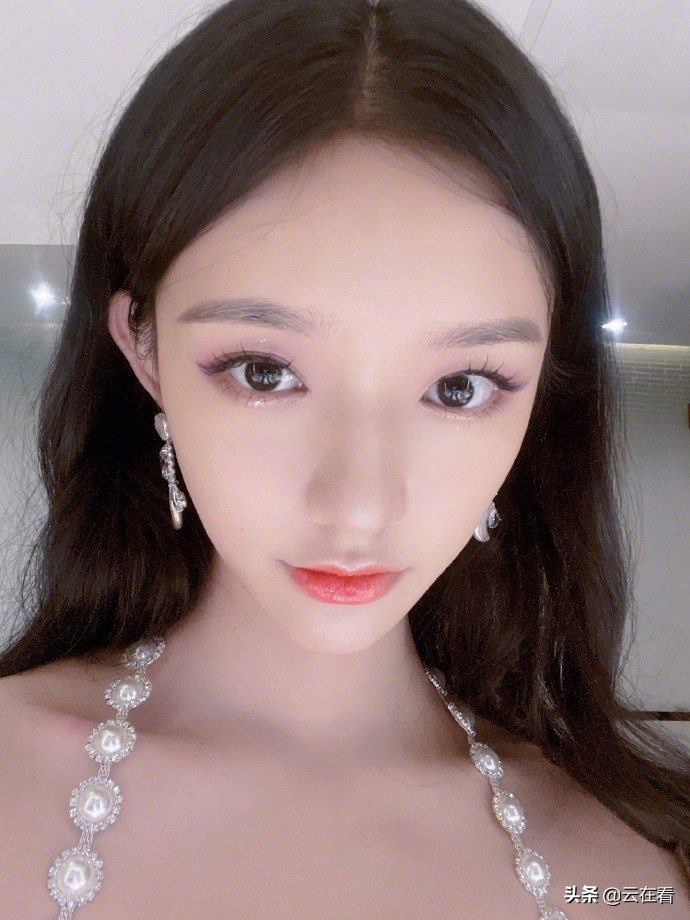 Appreciation of the charming photos of beauty artist Lin Yun, she looks ...