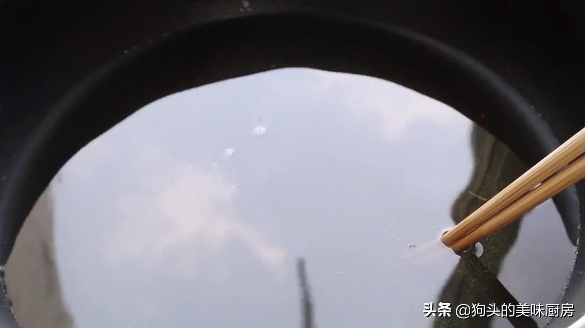 一碗麵粉，3個雞蛋，手指一戳一轉，香甜鬆軟，比買的麵包還好吃