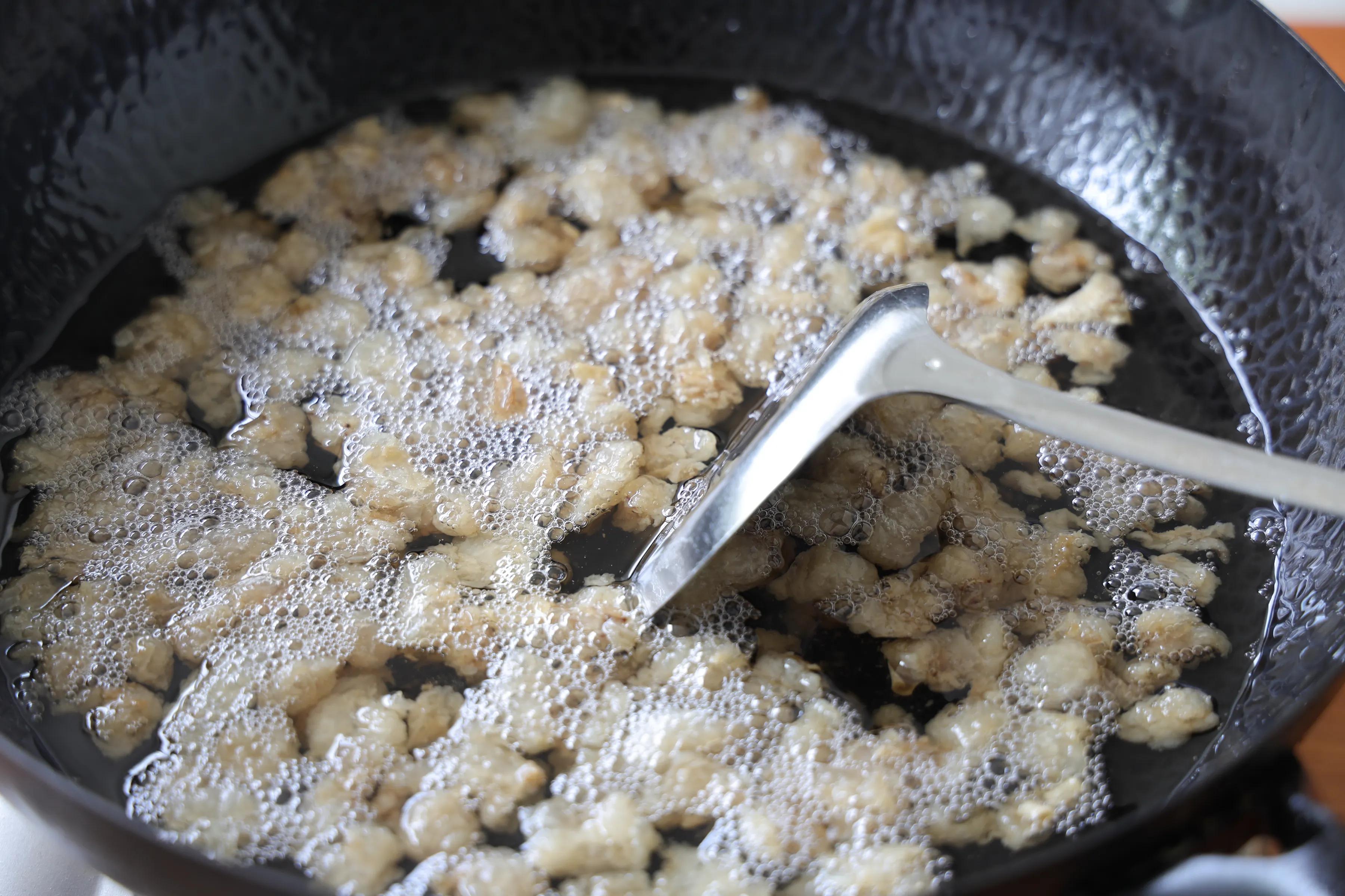 记住这几步，熬出来的猪油又白又香，没有异味儿，炒菜烘焙离不了