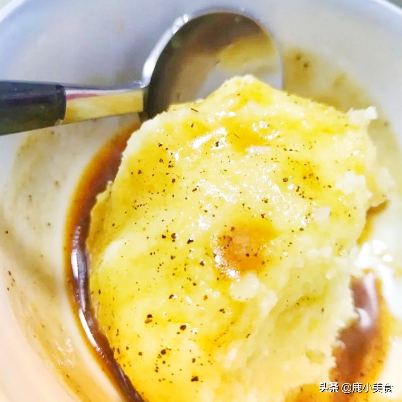 KFC的土豆泥一份5塊，在家1塊錢能做好幾份，香滑軟糯，辛椒咸鮮