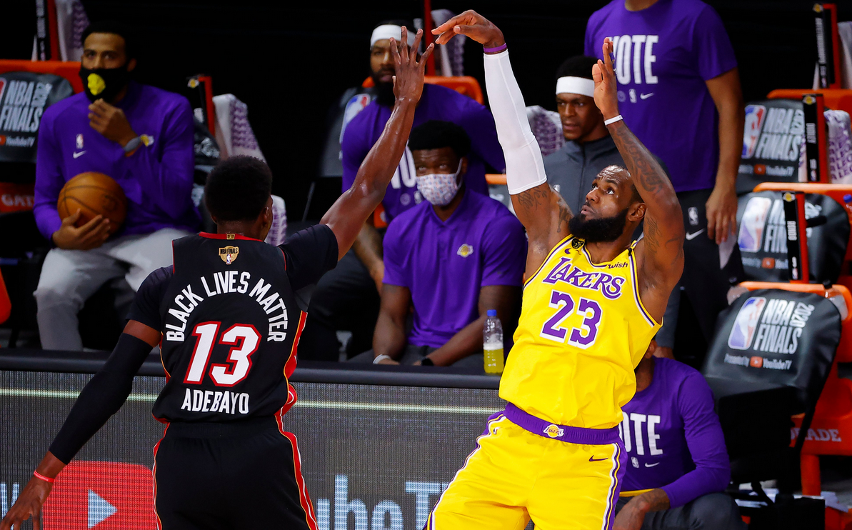 【影片】湖人狂飆11記三分，半場領先17分：一眉哥18分，KCP成奇兵，詹姆斯喜迎3大里程碑！-黑特籃球-NBA新聞影音圖片分享社區