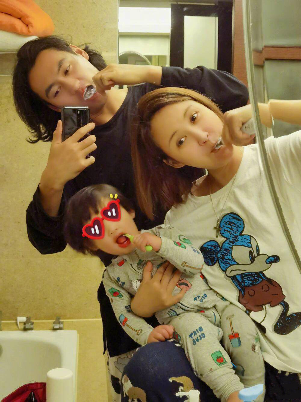 袁弘张歆艺怎么了？结婚4年分开旅行，他们遇到了所有夫妻的难题
