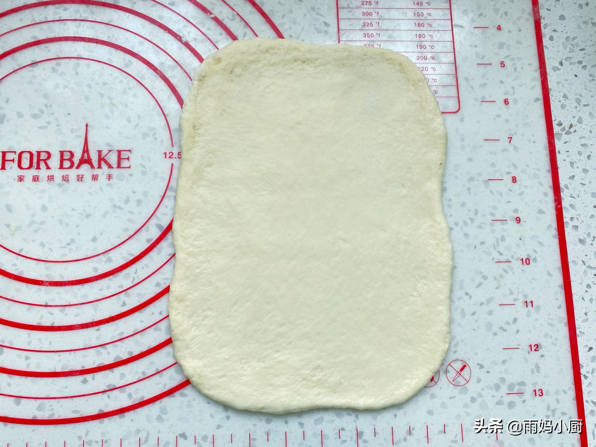 做过的面包里，最松软的就是奶排包，组织细腻又拉丝奶香味十足