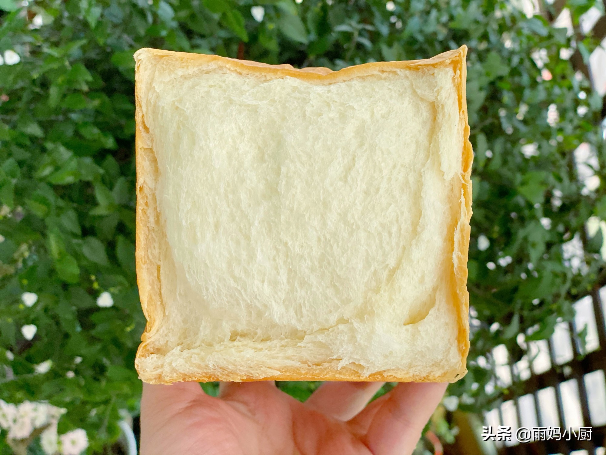 最實用的吐司配方，食材裡只放3樣，鬆軟拉絲又美味，放涼也不硬