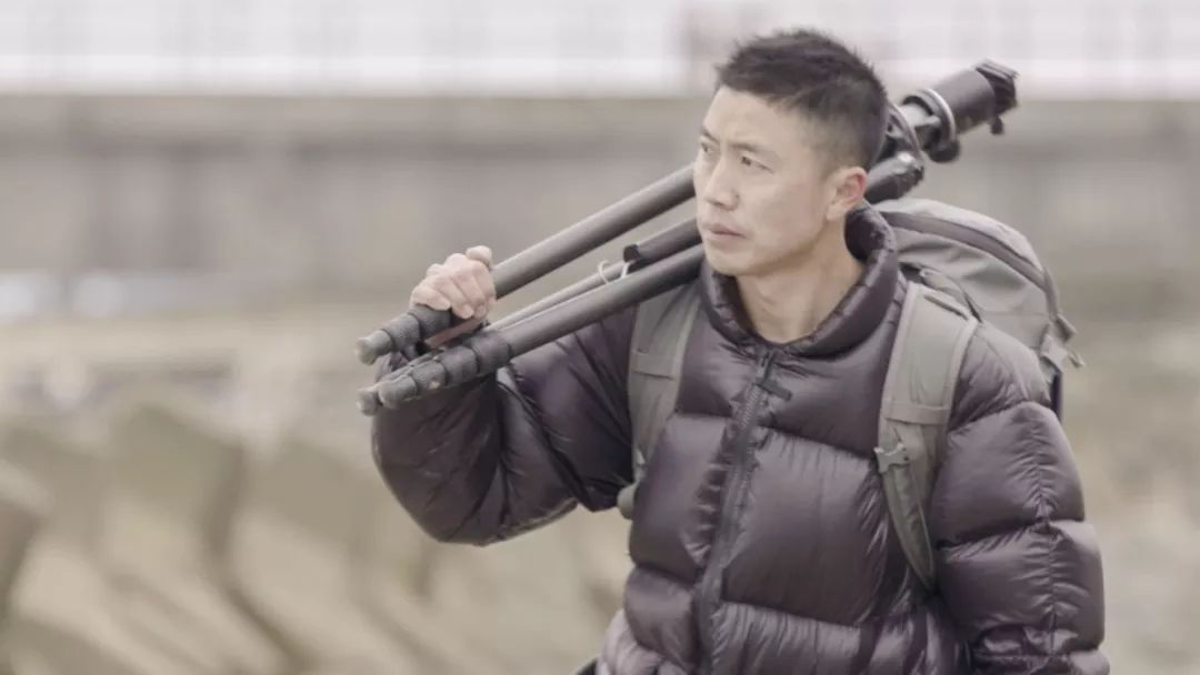 他拍下像蝼蚁一样生活的2000个中国人，没人能平静看完