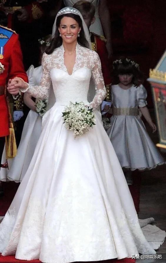 英皇室公主 王妃们的婚礼手捧花，盾形花束，经典大瀑布式
