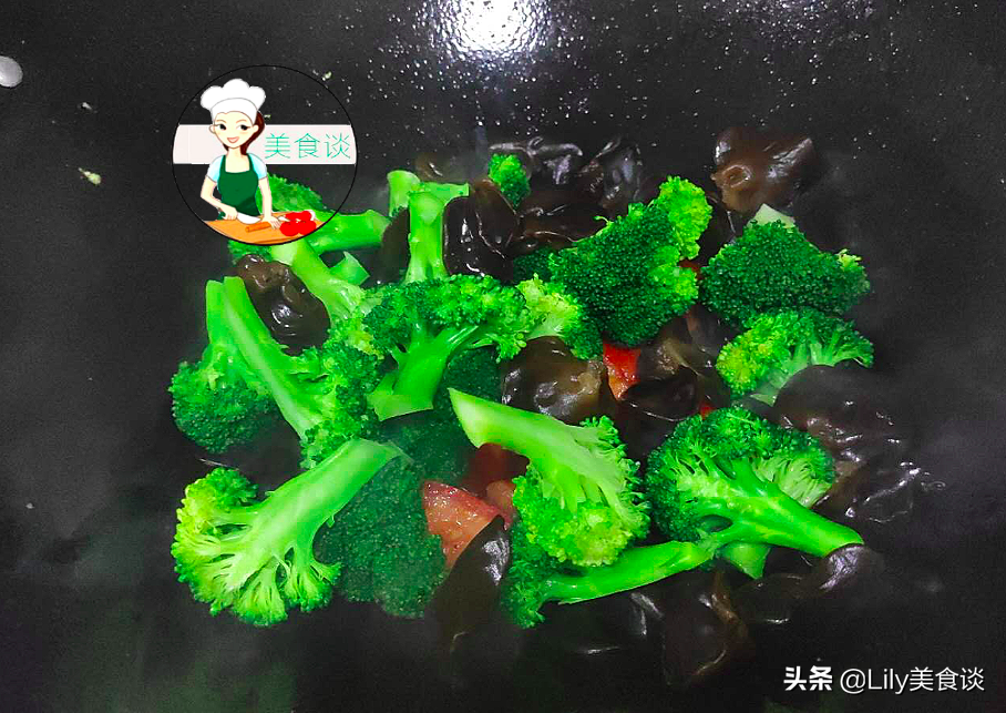 西兰花和此是绝配，不放肉也很香，隔三差五给孩子做，每回都光盘