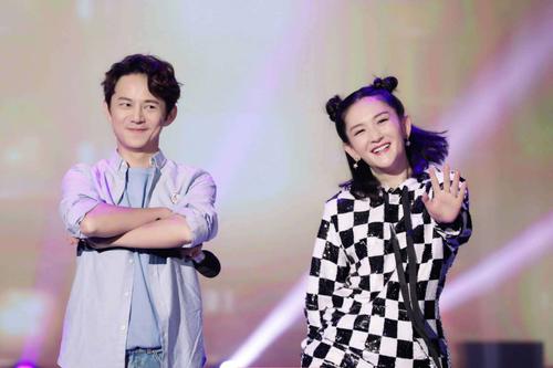 有谢娜沈腾李诞加盟，新节目《笑起来真好看》