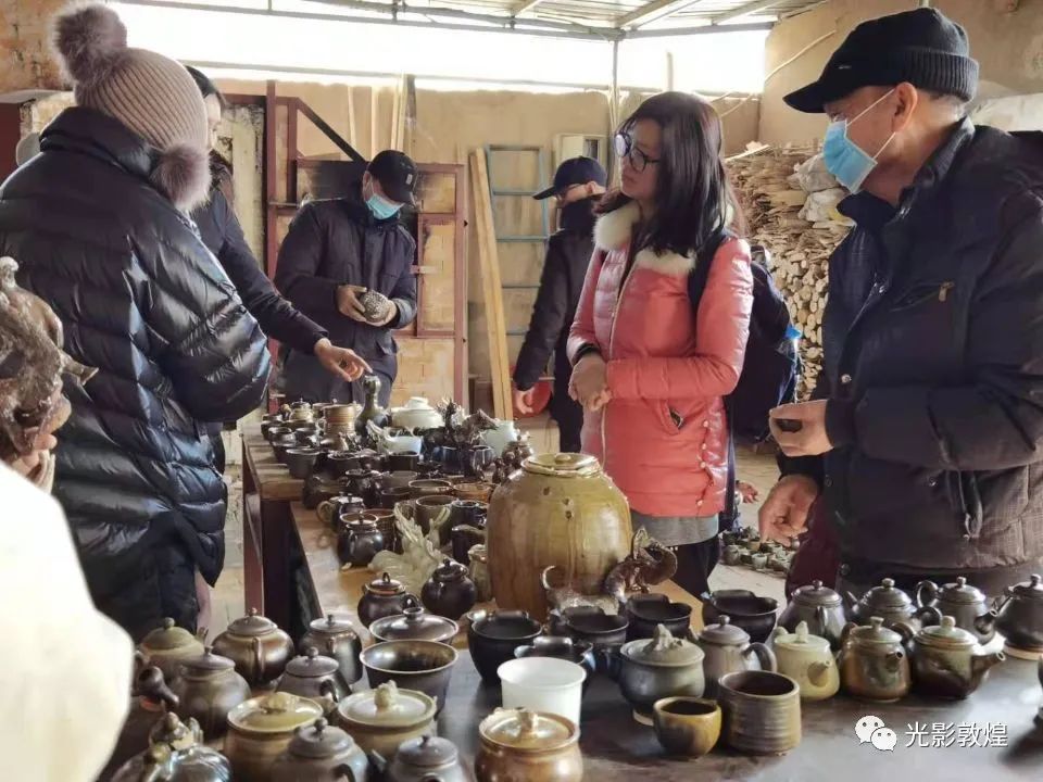 敦煌画院朴窑新年首窑烧出380多件柴烧作品