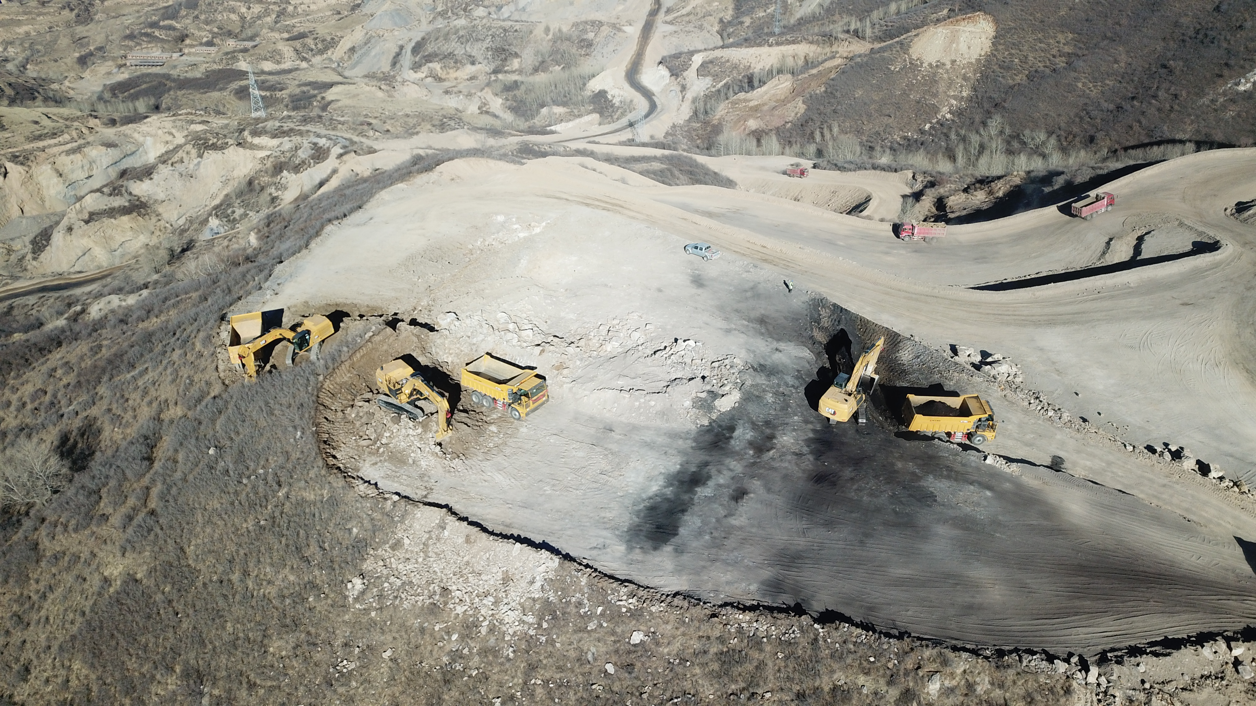 山西原平段家堡再现一企业疑似“借铝矿手续挖煤”？