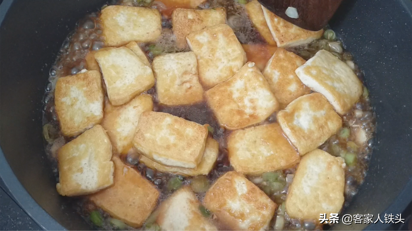 以后待客豆腐就这样做，3块豆腐1勺酱，出锅真香，比肉还受欢迎