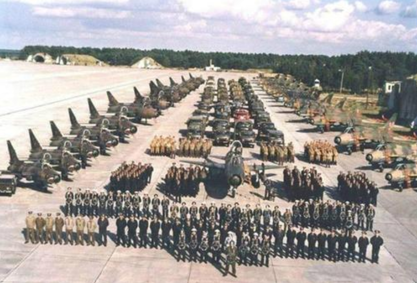 装甲突击、核弹开路、震慑西方：苏联“81军演”到底有多强？