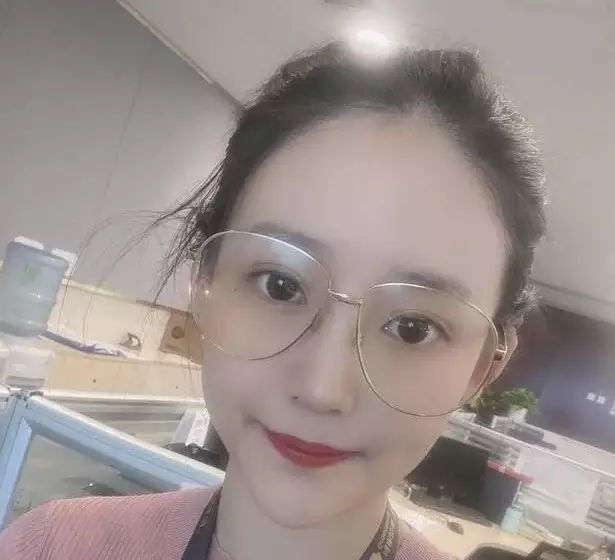 绿地女主又有新照片曝光,秀才艺意外手滑关掉瘦脸,原形毕露!