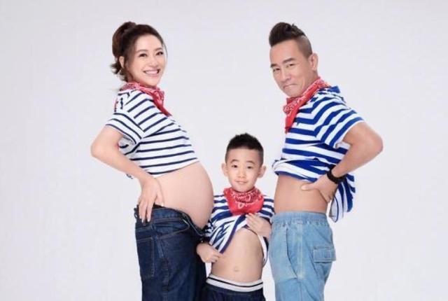 陈小春自嘲被Jasper冷落，小儿子安抚老父亲的醋意，脾气更像自己