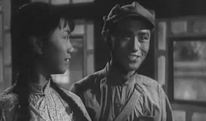 国家一级演员牛犇，住老年公寓自己剪发，儿子