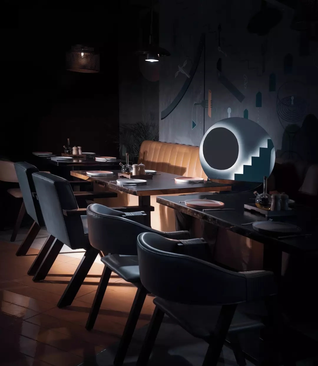 游戏主题酒吧餐厅，不仅空间设计独特而且趣味性十足