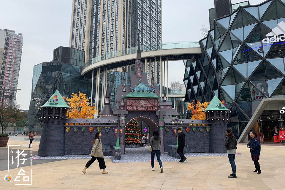 重庆人总是对来福士充满敌意，却不知它的名字里藏着“古渝雄关”