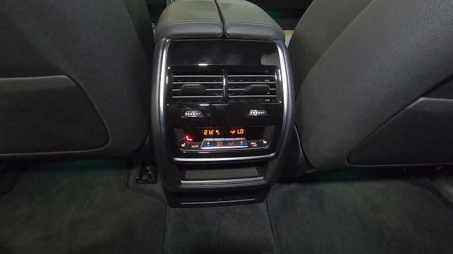 实车拍摄--2019款 宝马 X5 xDrive40i 带换挡拨片 xLine 加规