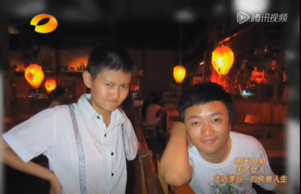 出道10年，“快女冠军”的多面人生：靠母亲接济