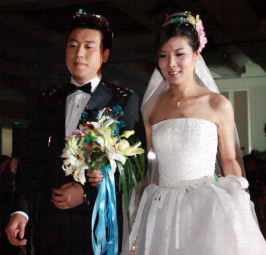 时隔13年再夺金，庞伟成人生赢家！妻子也是奥运冠军，中国第一对