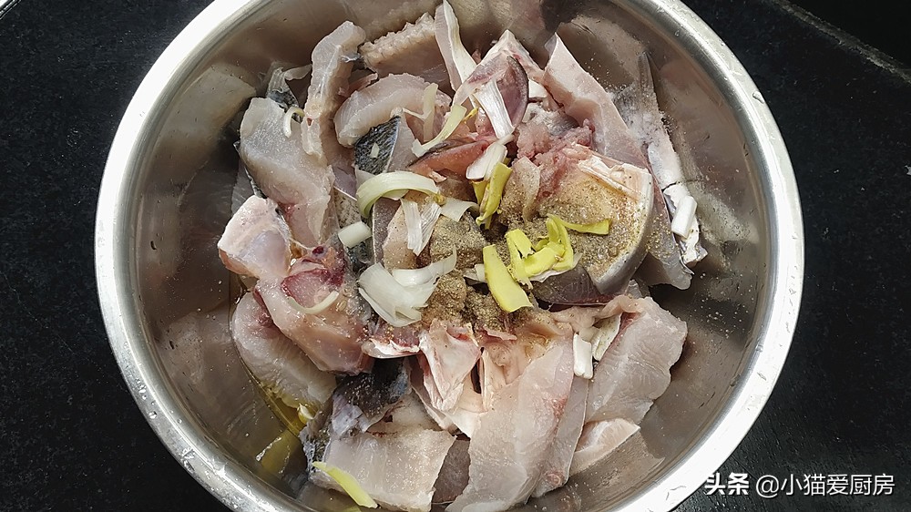 图片[3]-白鲢鱼这种做法还不错 做法简单 味道麻辣鲜香 最后汤汁都没剩-起舞食谱网