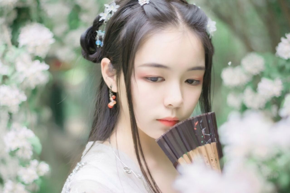 不了解古妆就画不出好看的汉服妆吗？这篇教你如何画出创新型妆容