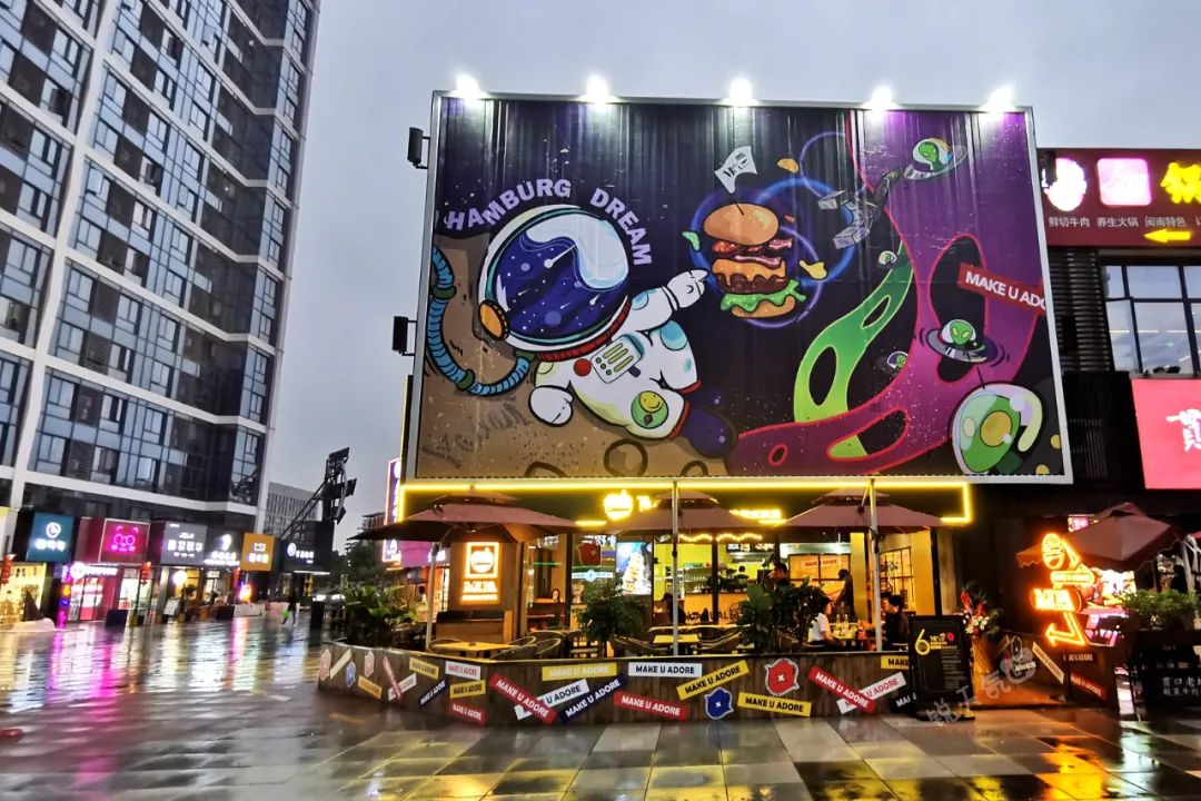 厦门集美潮玩新街区，邂逅年轻活力，见识块大料多的九层美式汉堡