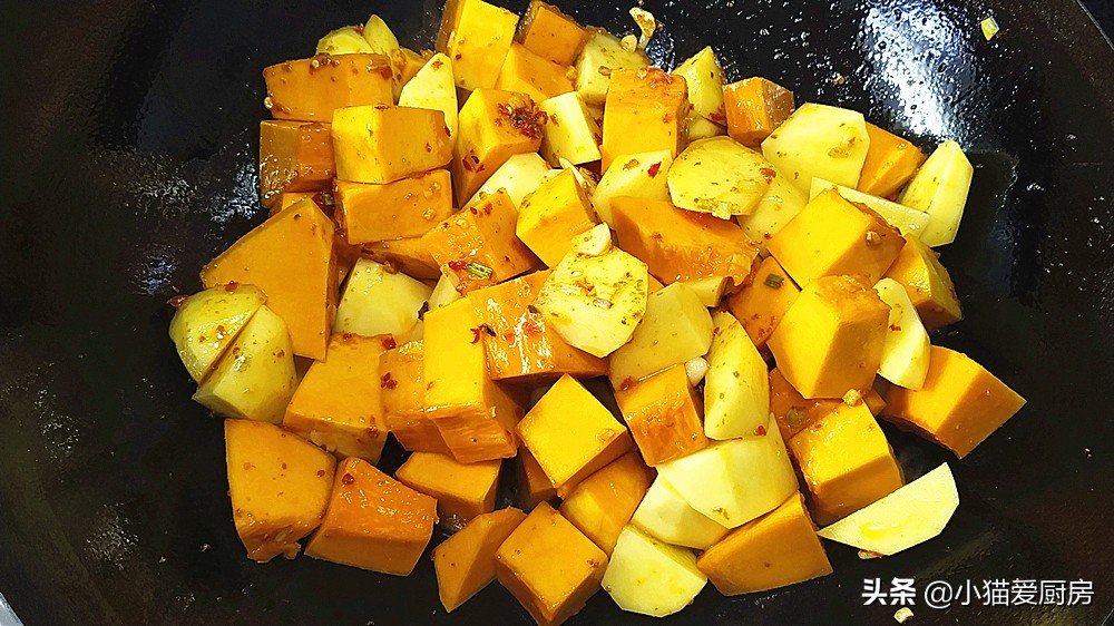 图片[7]-南瓜炖土豆这样做真的好香啊 制作还简单 营养美味 好吃下饭-起舞食谱网
