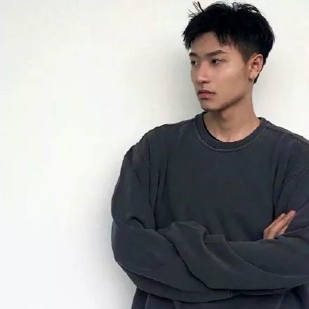 男生头像：高冷帅气男生头像
