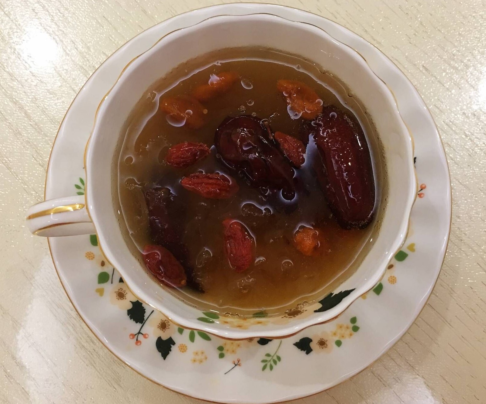 教你一款美味的銀耳紅棗湯，每天喝上一碗，美容養(yǎng)顏氣色好！