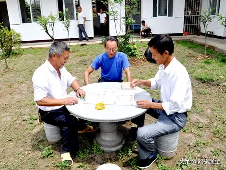 农村有的人不用上班、不干活，但是却一直有钱