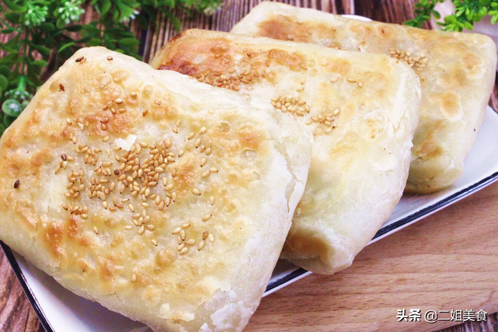 鸡肉和香菇搭配，做盒子没想到这么好吃，比韭菜馅香，比肉馅解馋