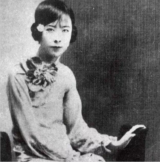 张灵甫想吃饺子，妻子立马跑到地里割韭菜，他却在背后举起了枪